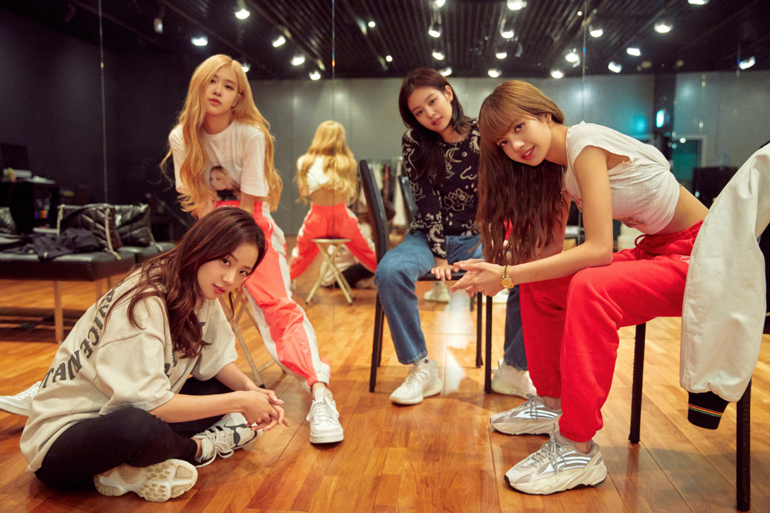 Les membres de BLΛƆKPIИK blackpink
