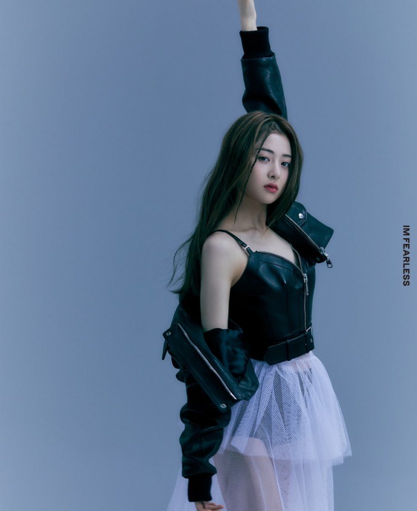 Photo teaser de Huh Yunjin, LE SSERAFIM